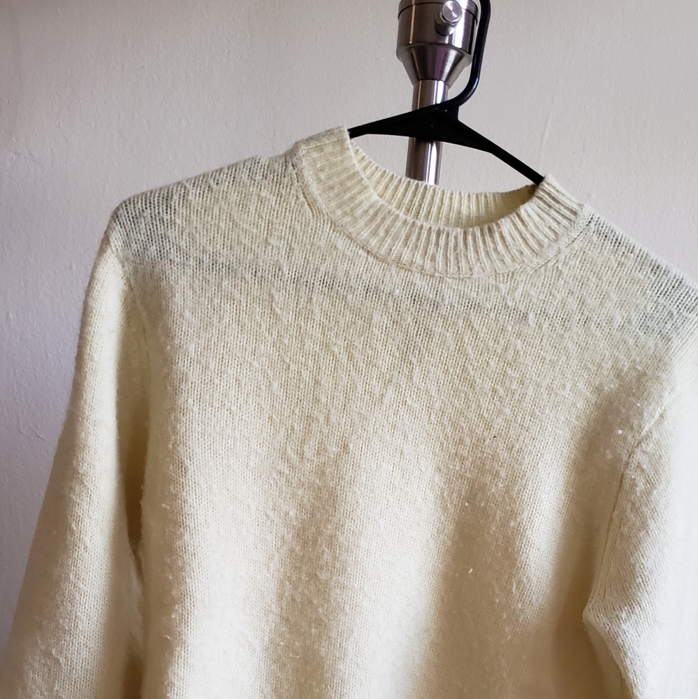 Acne peele pale yellow